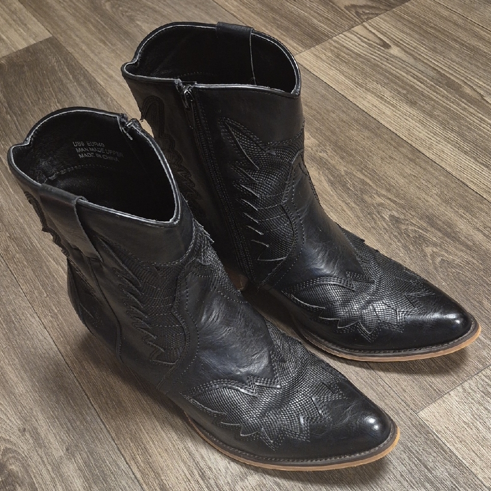 LIKE NEW Black Western Ankle Booties